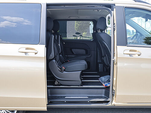 Paderborn NFZ Mercedes-Benz V 250 Innenaufnahme