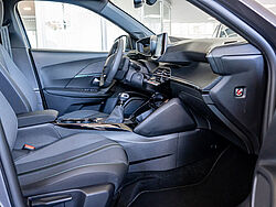 Menden Peugeot 2008 Innenaufnahme Cockpit