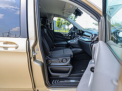 Paderborn NFZ Mercedes-Benz V 250 Innenaufnahme Cockpit