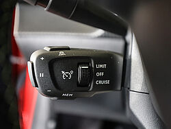 Menden Peugeot e-208 Fahrzeugbild - 30