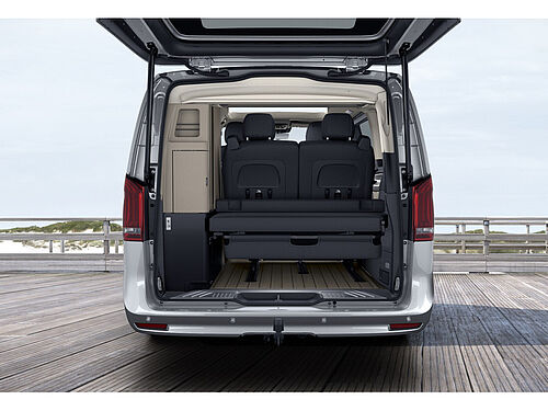 Paderborn NFZ Mercedes-Benz V 300 Innenaufnahme